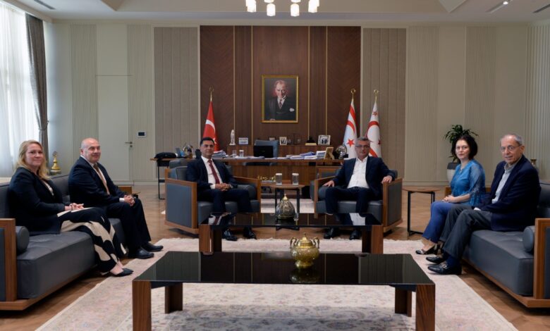 Erhürman, Türk-Yunan Forumu’nun Kıbrıslı Türk üyelerini kabul etti