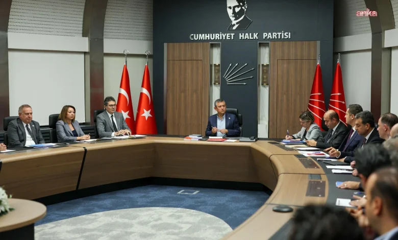 CHP MYK, Mahkemenin Görevden Uzaklaştırma Kararı Üzerine Olağanüstü Toplandı