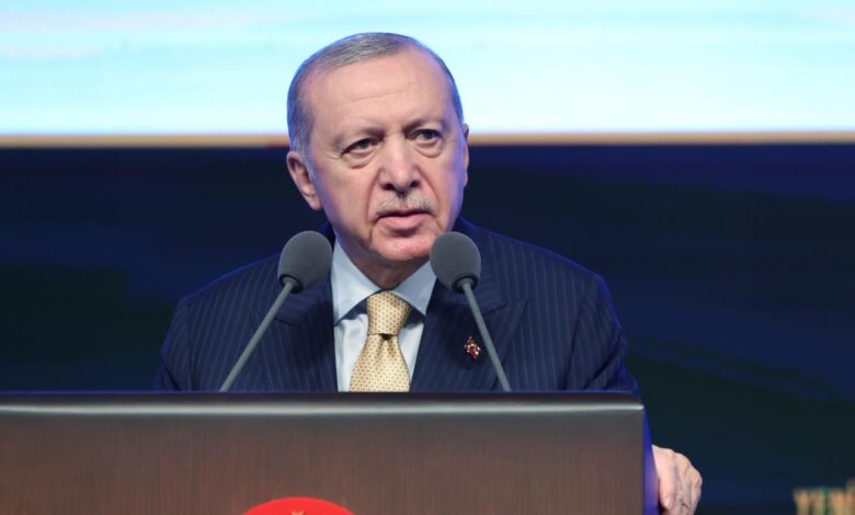 Erdoğan: “Yaşananlar ana muhalefet partisinin iç meselesi. Bizi ilgilendirmez, güvenli takip mesafesinden izlemekle yetiniyoruz”