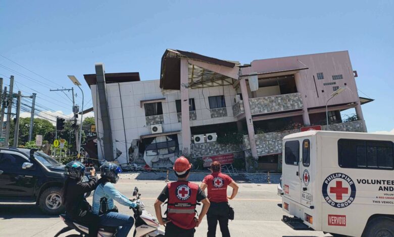 Filipinler'de 7,8 Büyüklüğünde Şiddetli Deprem: Tsunami Uyarısı Yapıldı