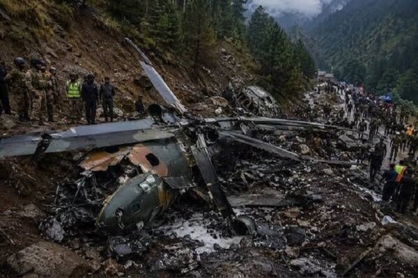 Pakistan'da askeri helikopter düştü: 22 asker hayatını kaybetti