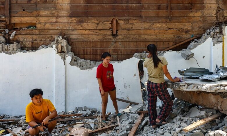Filipinler'de 7,8 büyüklüğündeki depremde can kaybı artıyor
