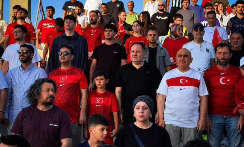 Ziya Öztürkler, Türkiye'nin Dünya Kupası heyecanını Millet Bahçesi'nde vatandaşlarla paylaştı