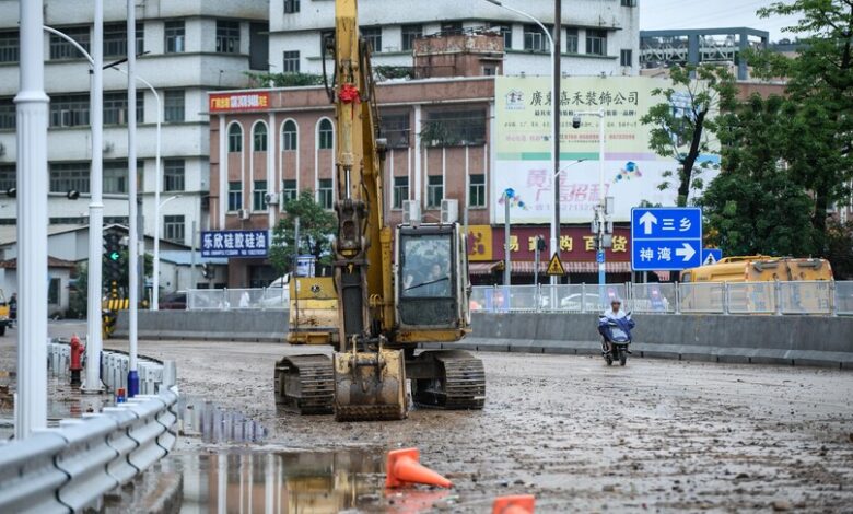 Çin'in Güneyinde Şiddetli Sağanak: Yüzlerce Uçuş İptal Edildi, Binlerce Kişi Tahliye Edildi