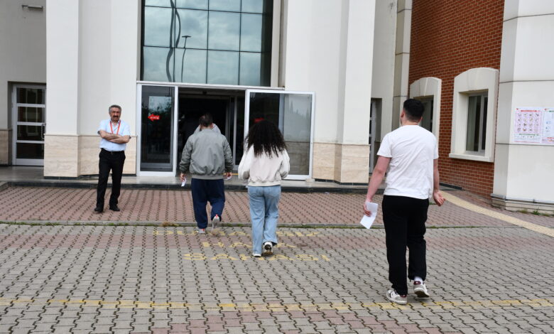 YKS Heyecanı Başladı: İlk Oturum TYT Sınavı Yapılıyor