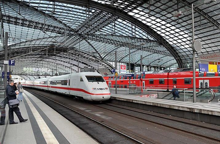 Almanya'da dijital telsiz arızası: Tren seferleri durduruldu