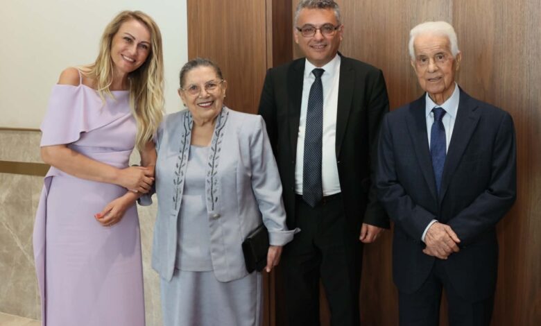 Cumhurbaşkanı Erhürman, 3. Cumhurbaşkanı Eroğlu ile bir araya geldi