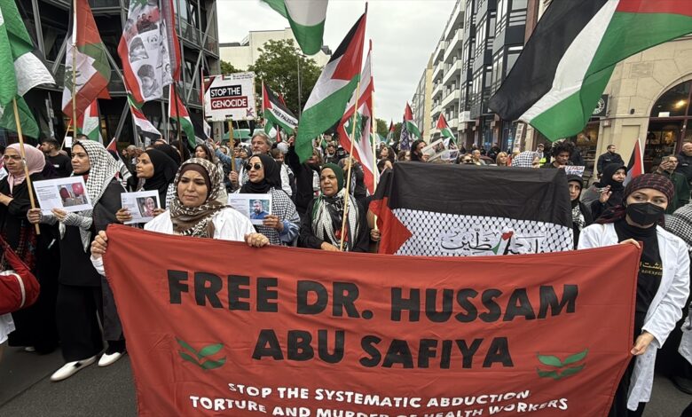 Berlin Sokaklarında Filistin'e Destek Yürüyüşü Düzenlendi