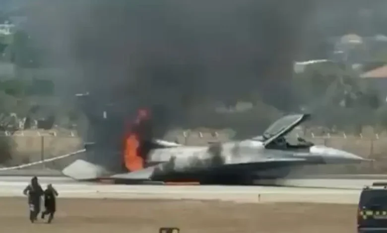 Yunanistan'da F-16 savaş uçağı yangın nedeniyle zorunlu iniş yaptı