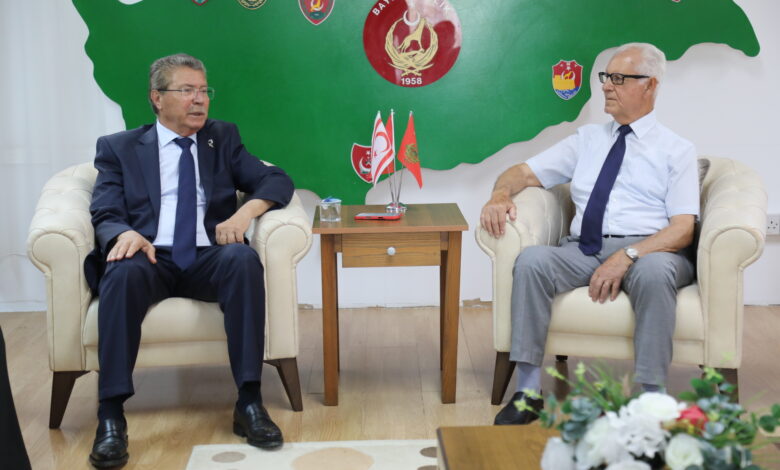 Başbakan Ünal Üstel, Kıbrıs TMT Mücahitler Derneği’ni Ziyaret Etti: "Türkiye ile Omuz Omuza Yürümeye Devam Edeceğiz"