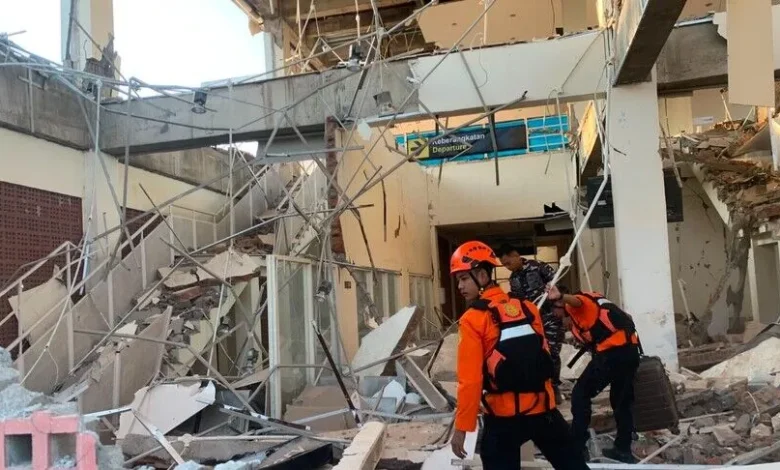 Endonezya'daki 7,7 Büyüklüğündeki Depremde Can Kaybı 51'e Çıktı