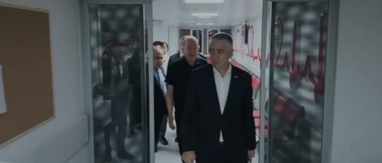 Özel, gemi faciasından kurtarılan yolcuları ziyaret etti