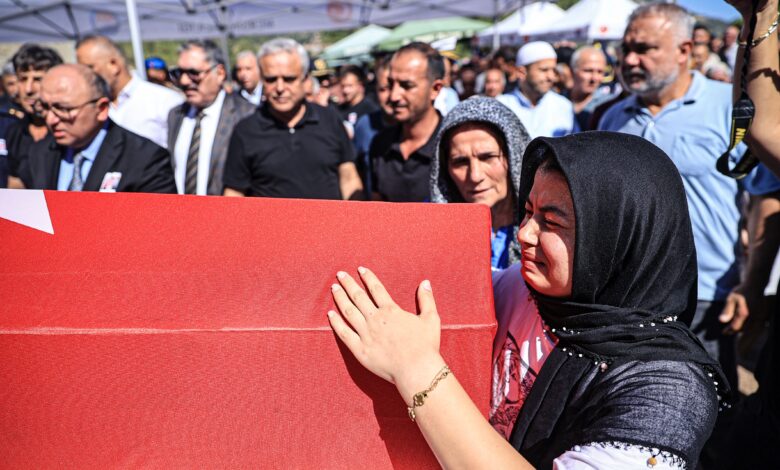 Girne açıklarında alabora olan gemide hayatını kaybeden Uzman Çavuş Mersin'de son yolculuğuna uğurlandı