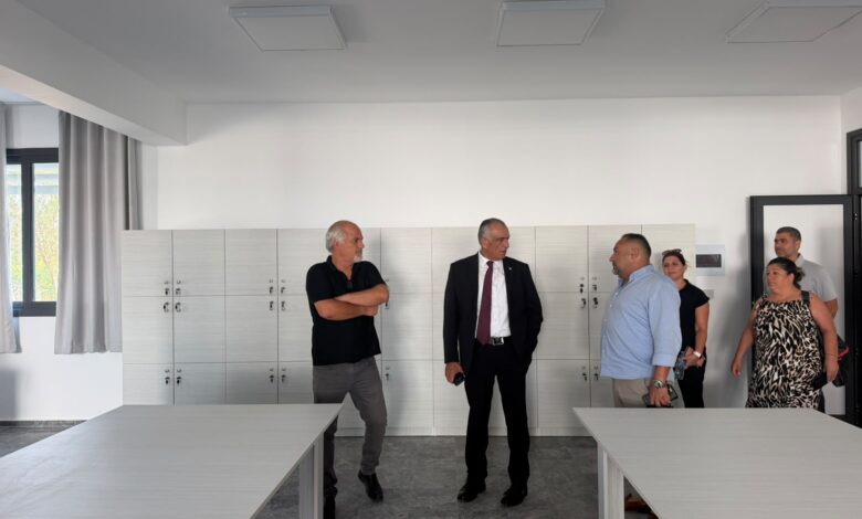 Milli Eğitim Bakanı Nazım Çavuşoğlu, yenilenen Erenköy Lisesi'nde incelemelerde bulundu