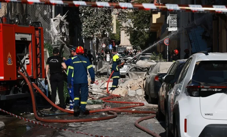Atina'da dün yıkılan binanın enkazında 1 kişinin cesedi bulundu