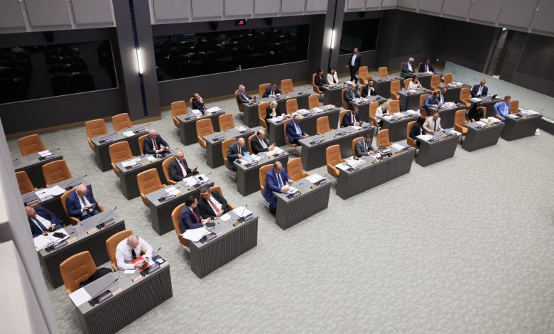 Güvenlik kamu görevlilerine ilişkin yasa tasarıları yeniden değerlendirilmek üzere komiteye çekildi