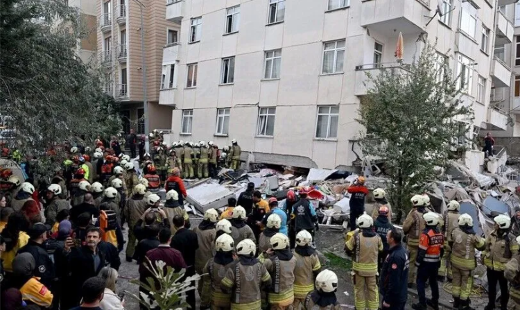 İstanbul Maltepe’de 7 katlı binada kısmi çökme meydana geldi