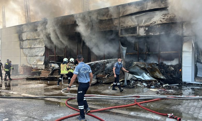 ALAYKÖY SANAYİ BÖLGESİ'NDE YANGIN: 600 METREKARELİK ALAN KÜLE DÖNDÜ