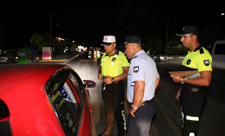 BEŞ İLÇEDE EŞ ZAMANLI ASAYİŞ VE TRAFİK DENETİMİ: 37 TUTUKLAMA, BİN 222 SÜRÜCÜ RAPOR EDİLDİ