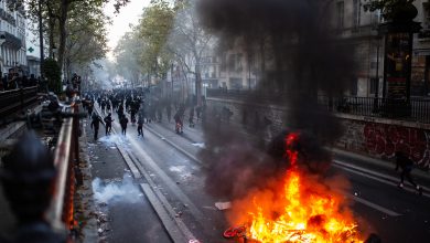 FRANSA'DA SARI YELEKLİLERİN PROTESTOLARI ŞİDDETE DÖNÜŞTÜ: MACRON'DAN SÜKUNET ÇAĞRISI