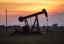 KÜRESEL PİYASALARDA BRENT PETROLÜN VARİL FİYATI 107,34 DOLARA GERİLEDİ