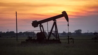KÜRESEL PİYASALARDA BRENT PETROLÜN VARİL FİYATI 107,34 DOLARA GERİLEDİ