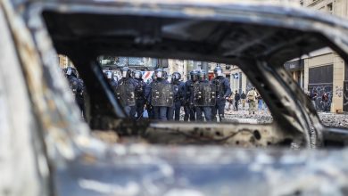FRANSA'DA PROTESTOLARIN ARDINDAN İÇİŞLERİ BAKANI İSTİFA ETTİ, MACRON KABUL ETMEDİ
