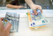 Sterlin 66,60 TL, euro 55,90 TL, dolar 49,80 TL’den işlem görüyor